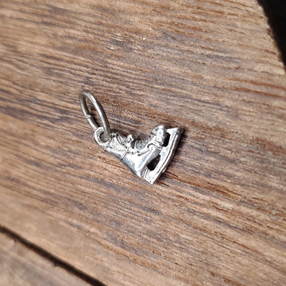 Ice skate charm pendant - Picture 1 of 2